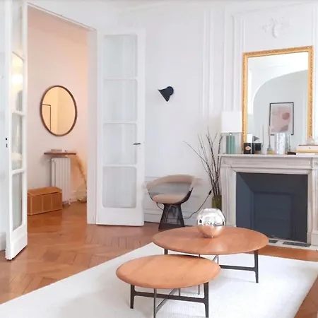 2br Washington Champs Elysees Apartment