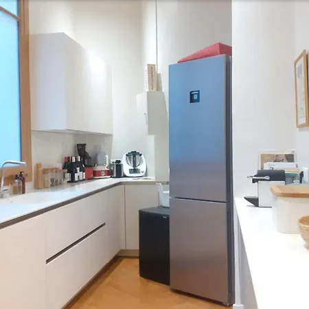 2br Washington Champs Elysees Apartment